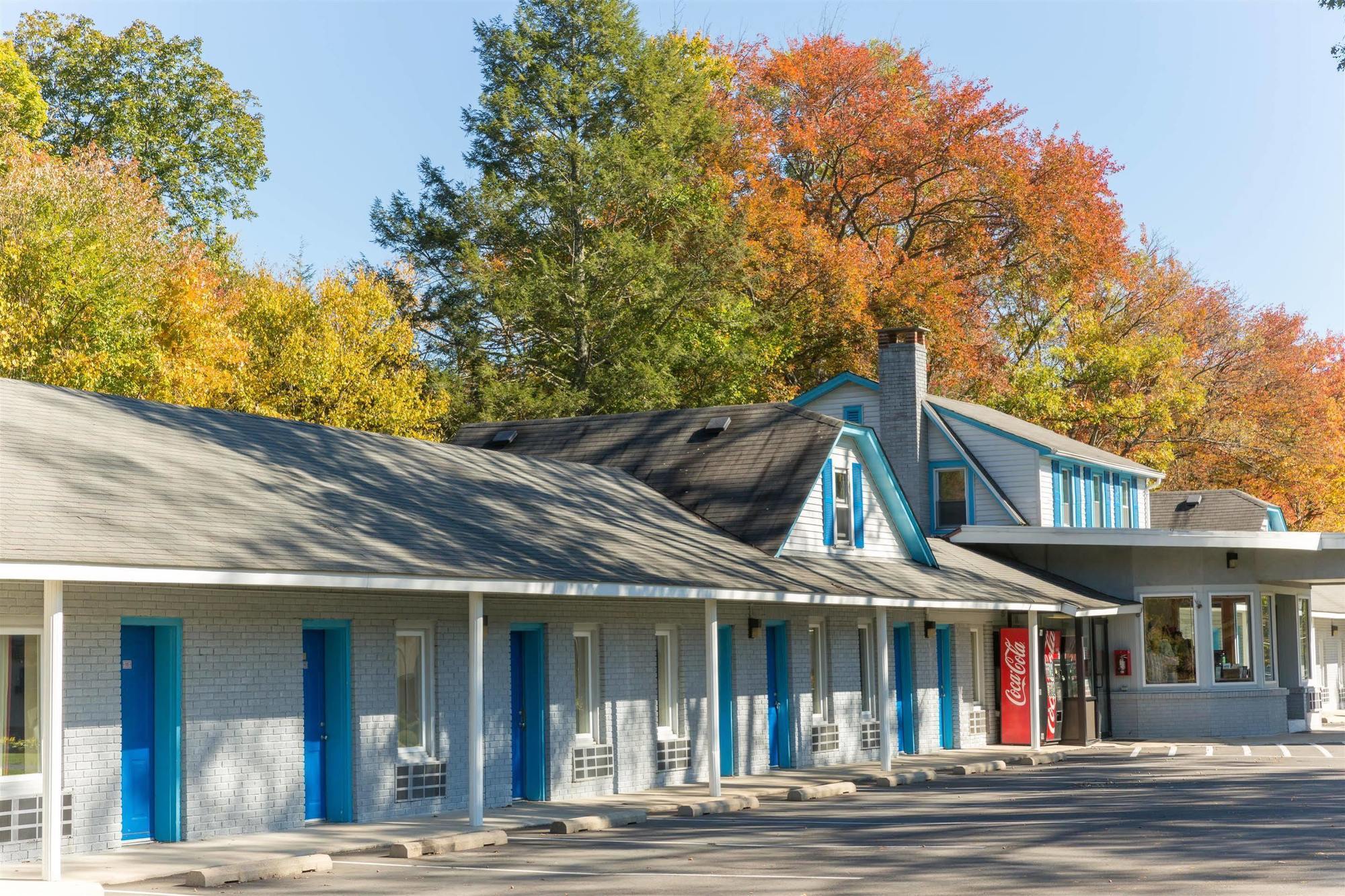 Night Lodge Bartonsville Exterior photo